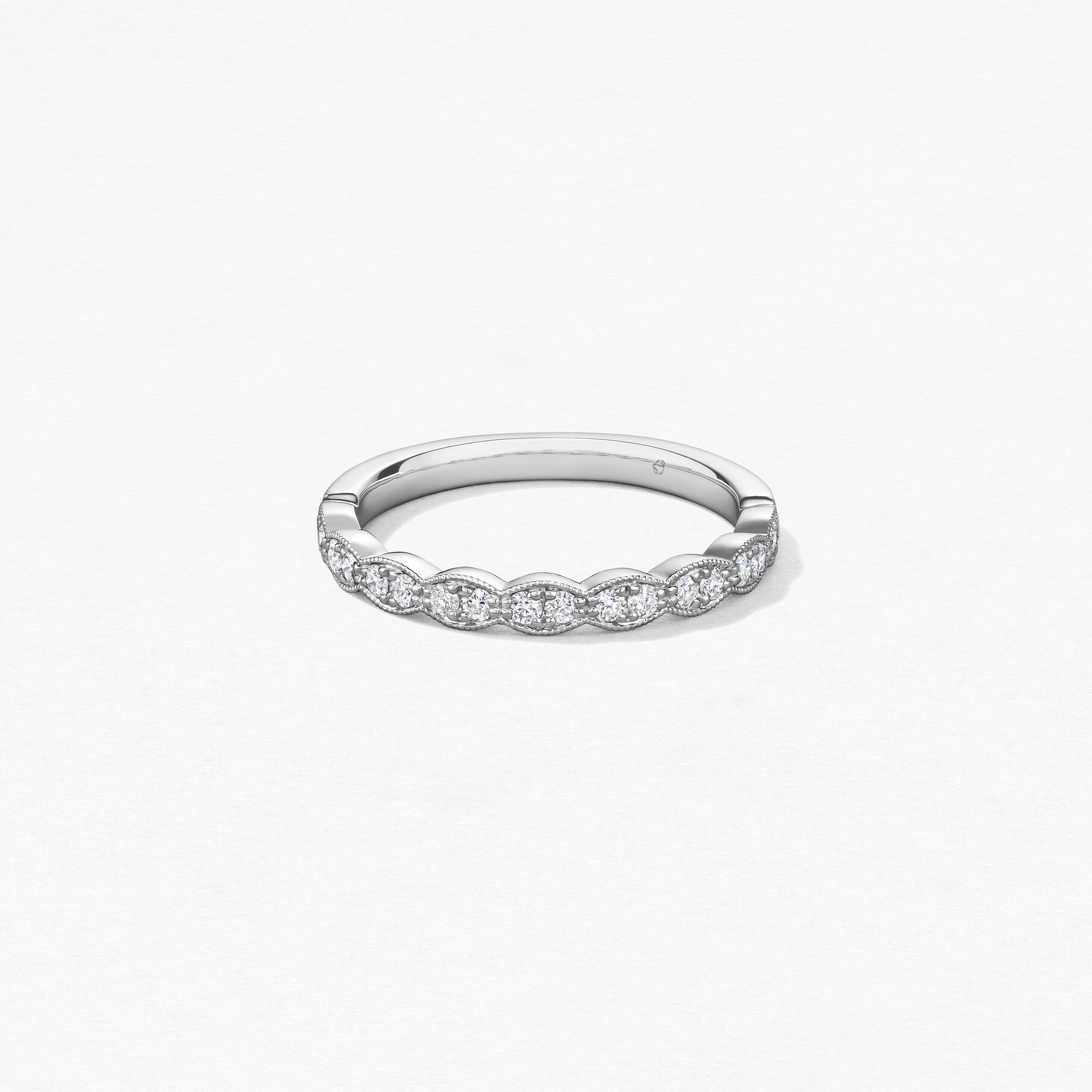 Hearts on Fire Engagement Wedding Band Hearts On Fire Lorelei Floral Platinum Milgrain Diamond Band - 0.25 ctw GH/VS SI / 7.0