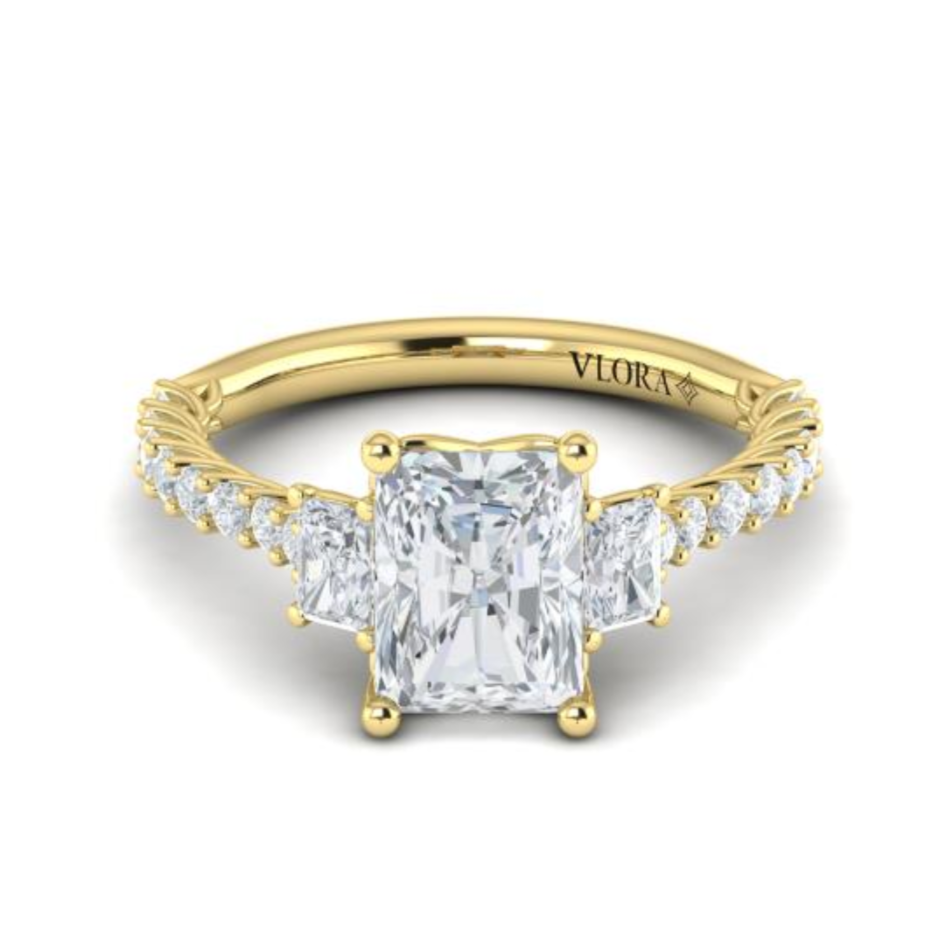 ゴールド ストーン付き エレガントリング Sincerely Springer's 18K Yellow Gold Emerald Cut Three-Stone