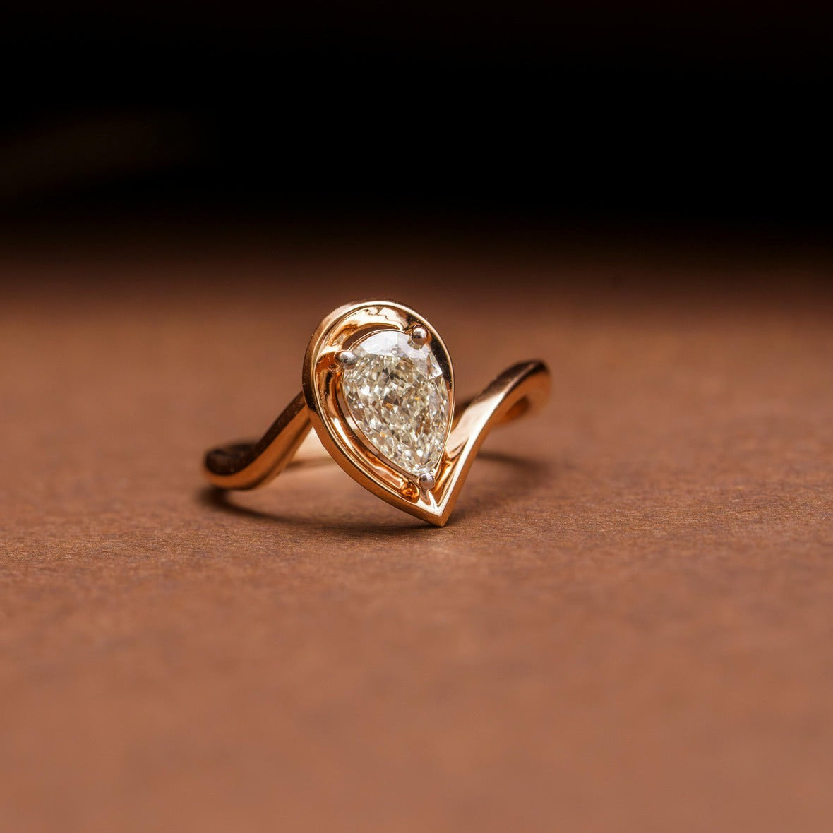 How do you wear a pear shaped diamond ring