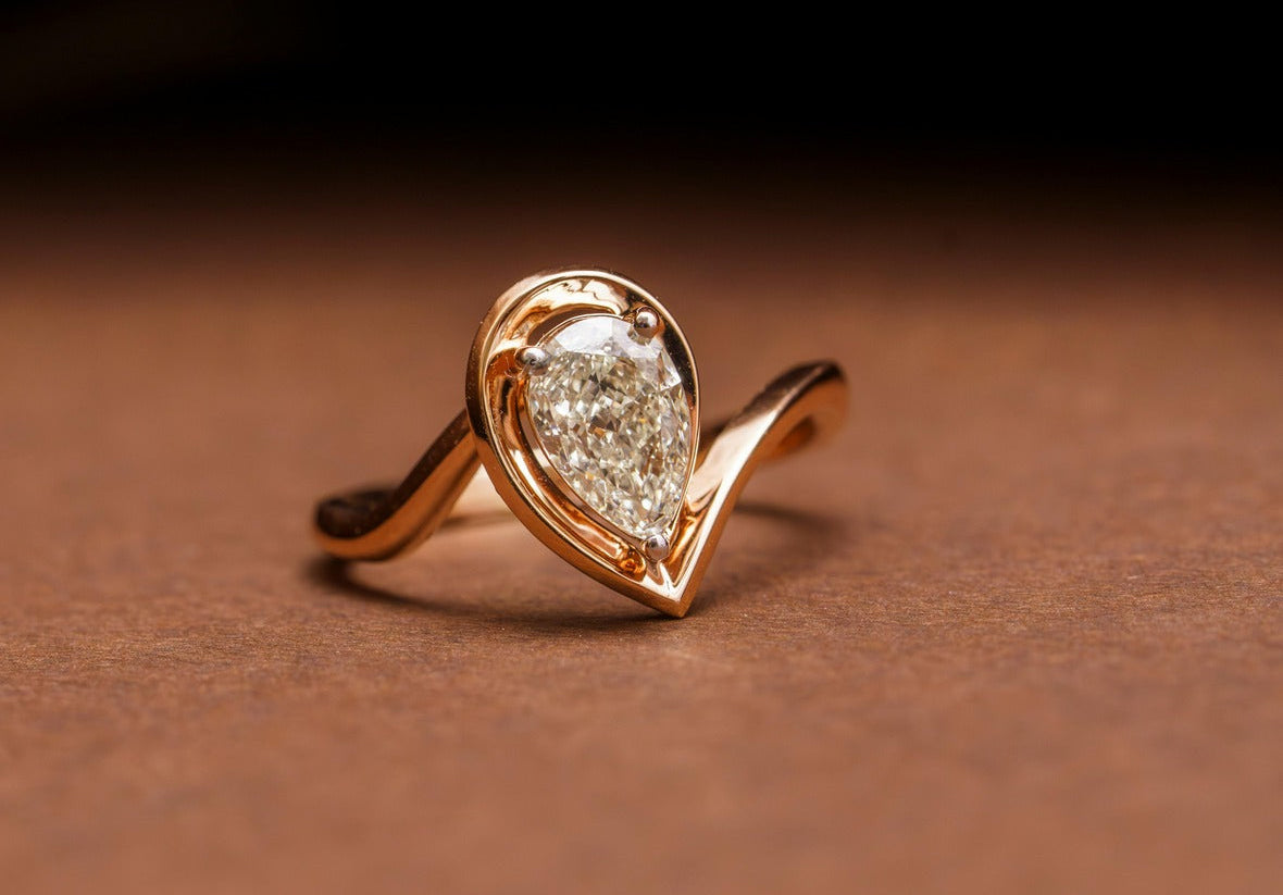 How do you wear a pear shaped diamond ring