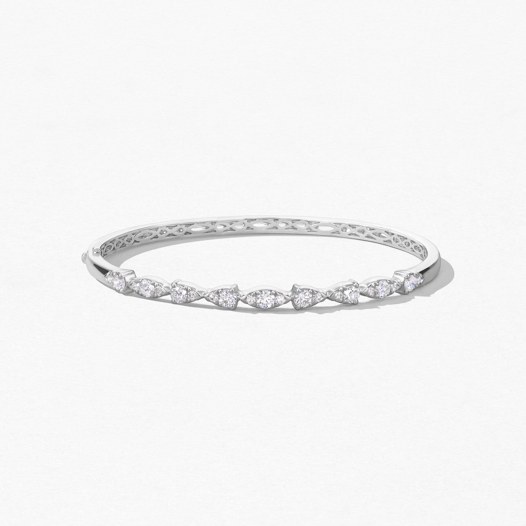 Hearts on Fire Bracelet Hearts On Fire Aerial 18k White Gold Dewdrop Diamond Bangle Bracelet