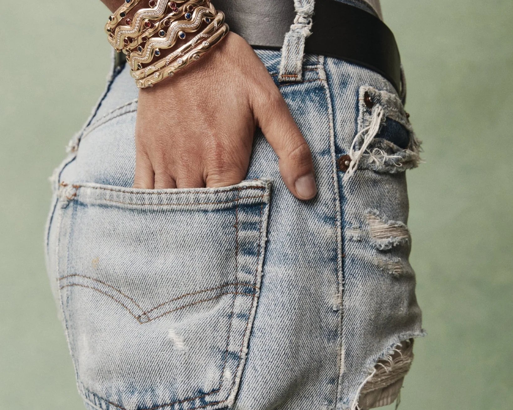 Mark Henry Bracelet Mark Henry 18k Yellow Gold Riva Crest Diamond Bangle