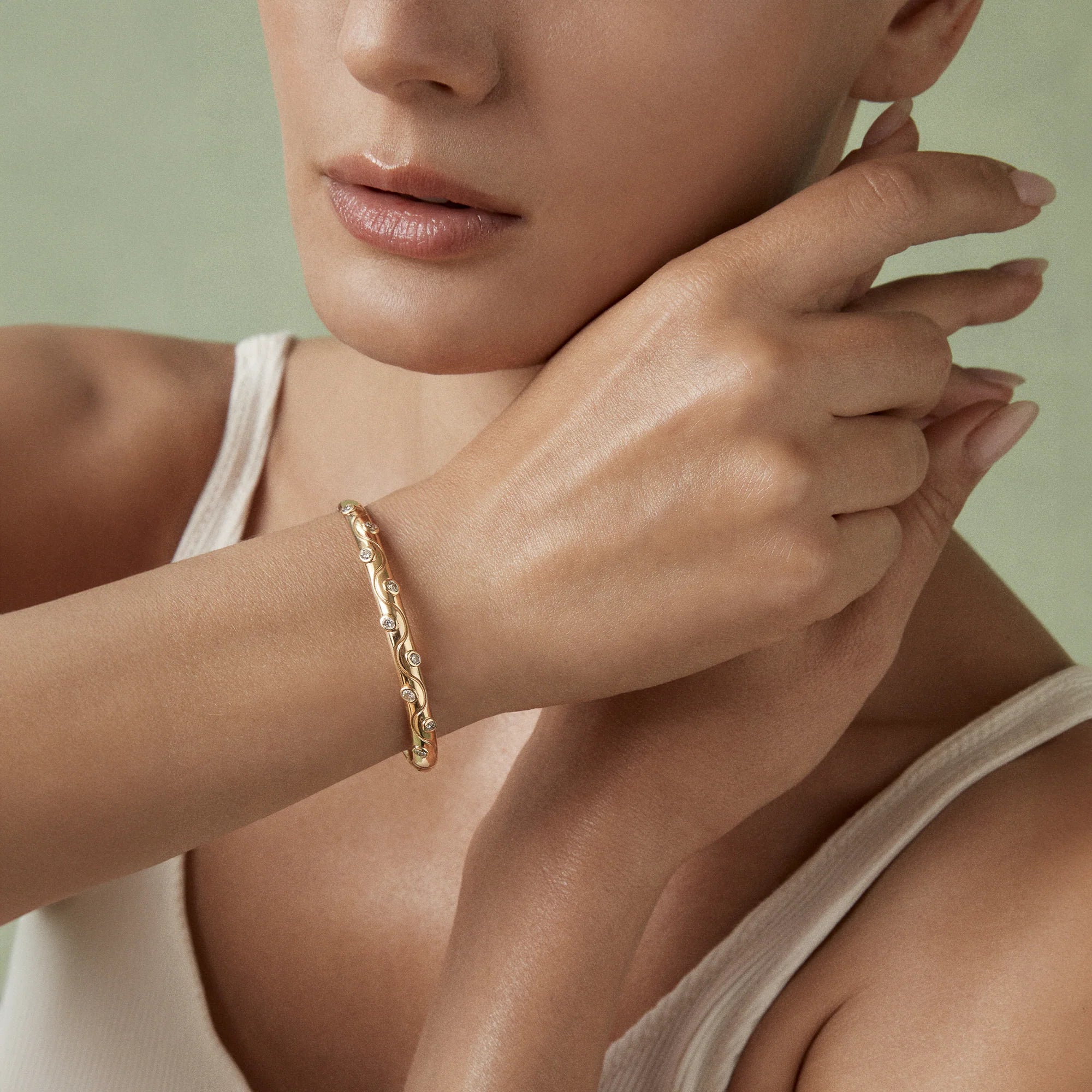 Mark Henry Bracelet Mark Henry 18k Yellow Gold Riva Crest Diamond Bangle