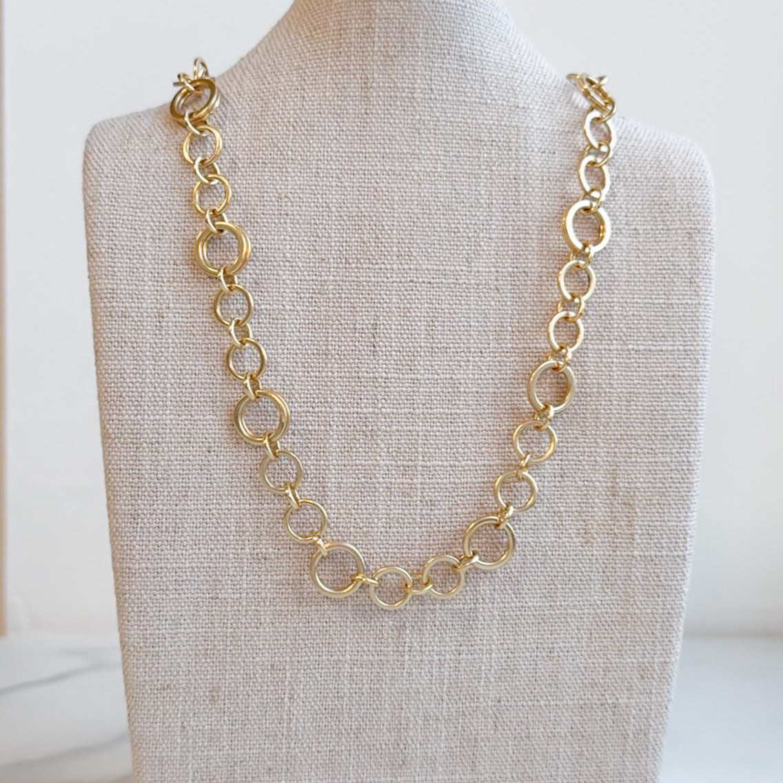 pag Necklaces and Pendants Estate Tiffany & Co. 18K Yellow Gold Circles Neck Chain