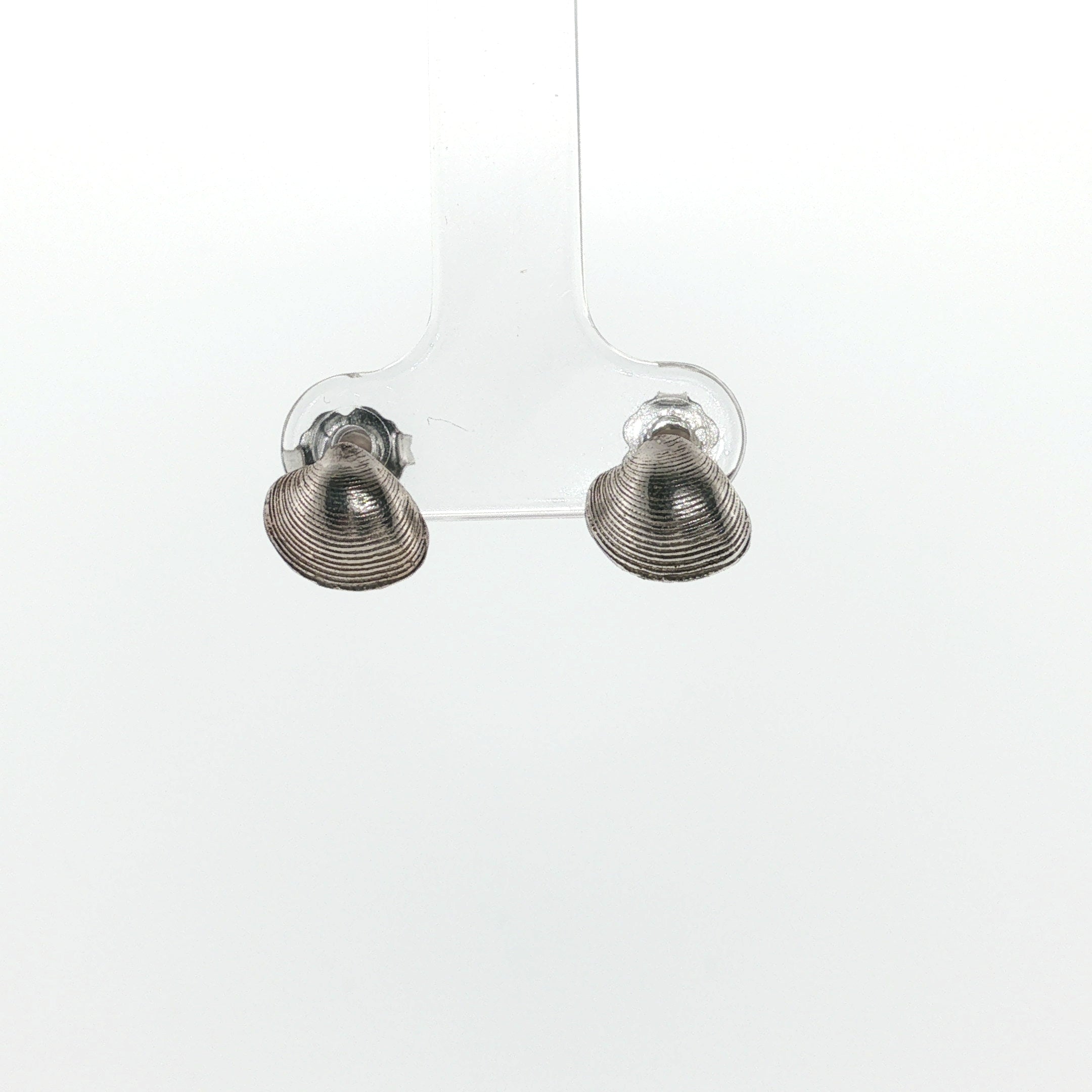 PAGE Estate Earrings Estate 14K White Gold Clam Shell Stud Earrings