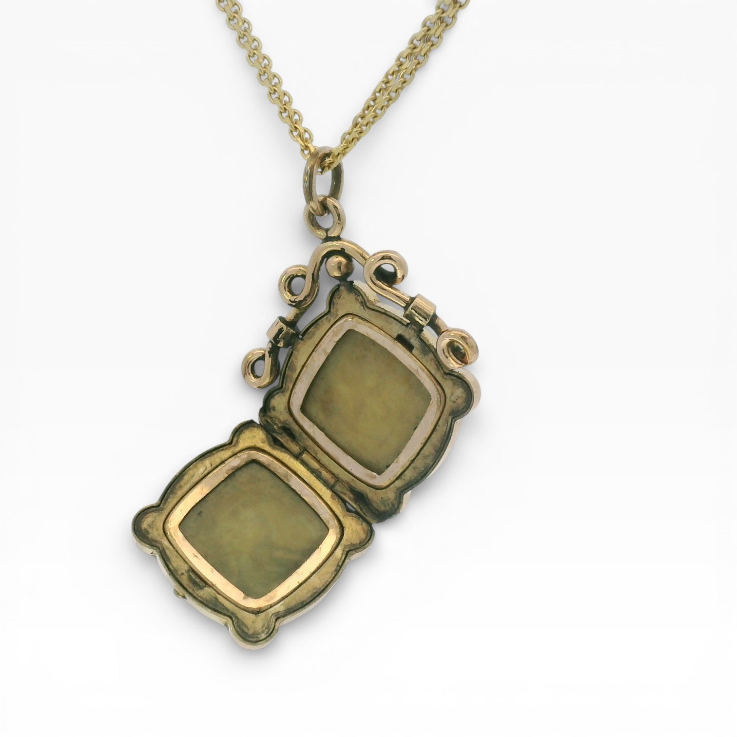 PAGE Estate Lockets Estate 14K Yellow Gold Engraved Locket Pendant