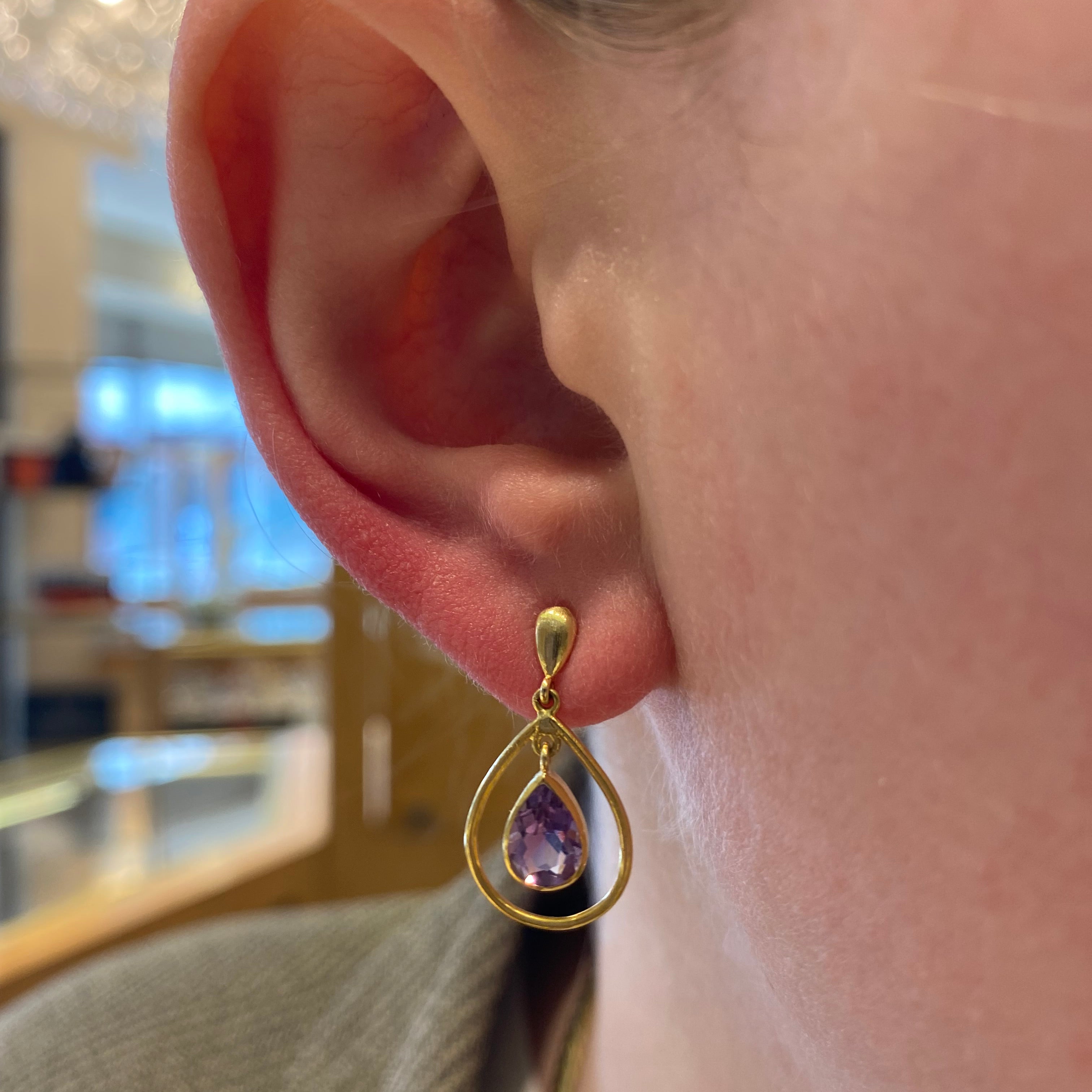 PAGE Estate Earrings Estate 18K Yellow Gold Amethyst Pear Shaped Drop Earrings