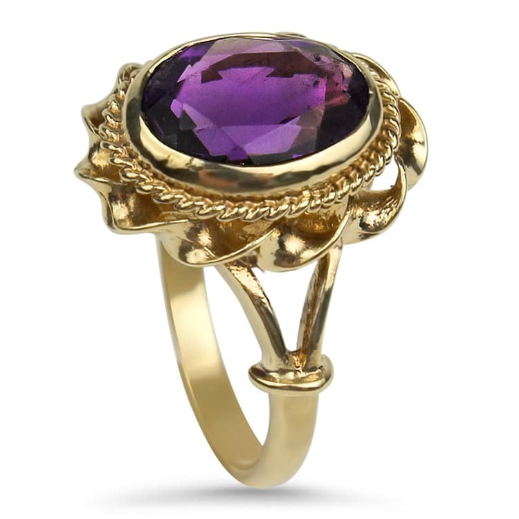 PAGE Estate Ring Estate 9K Yellow Gold Oval Amethyst Ring 3.75