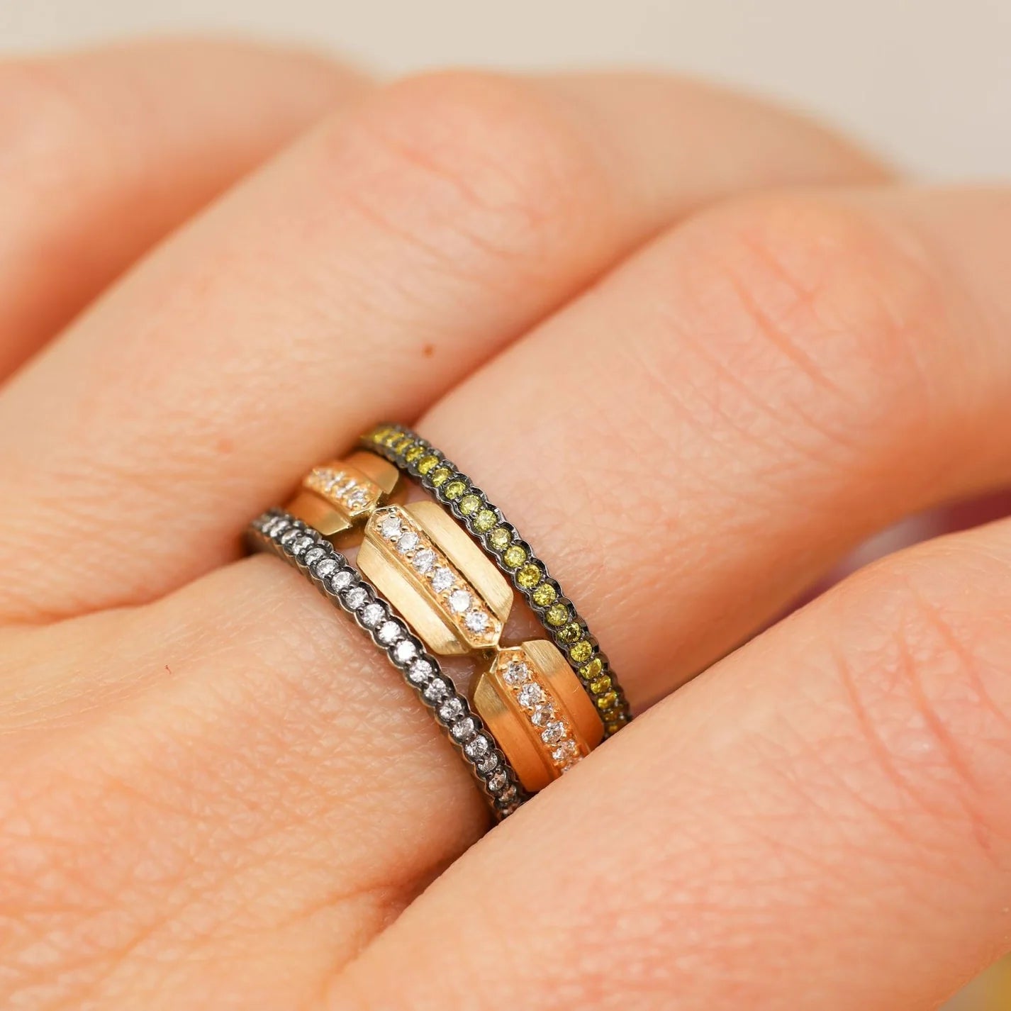 Sethi Couture Sethi Couture Scallop 18K White Gold Black Rhodium Diamond Eternity Band