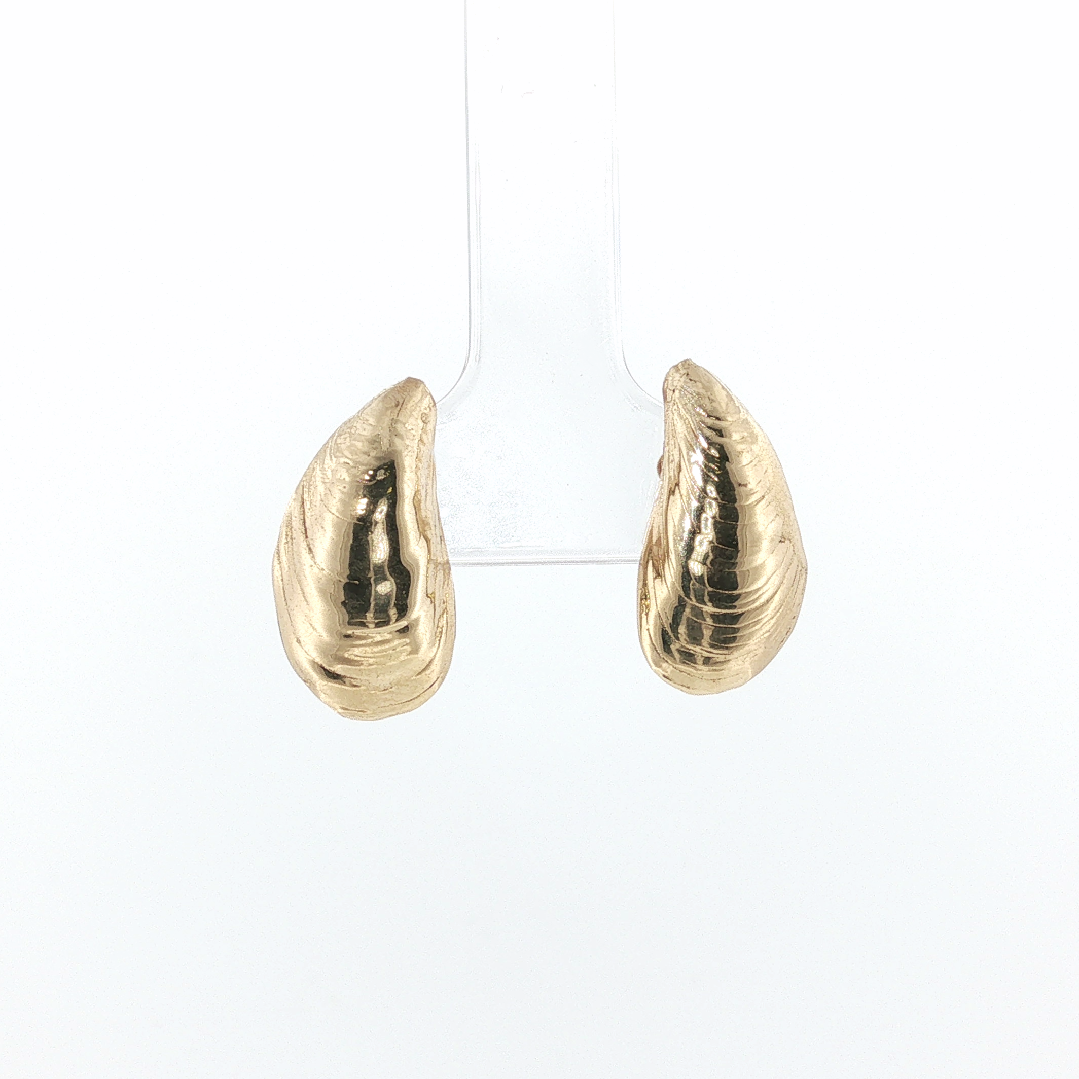Springer's Stud Earrings Estate 14k Yellow Gold Mussel Shell Stud Earrings