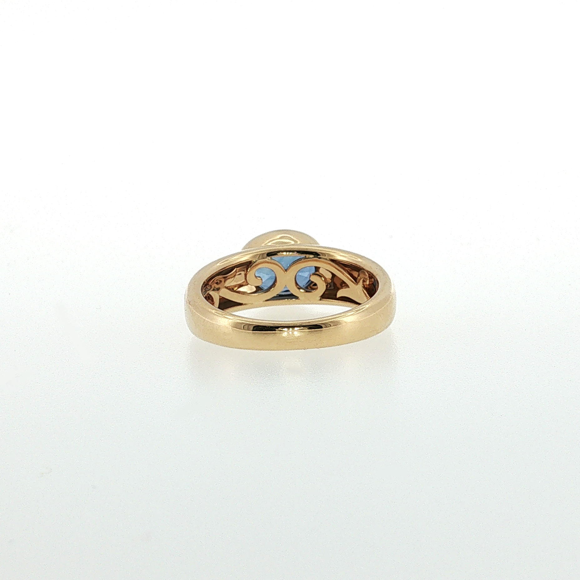 Springer's Solitaire Rings Vlora x Legacy 18k Yellow Gold East-West Oval Sapphire Bezel Ring