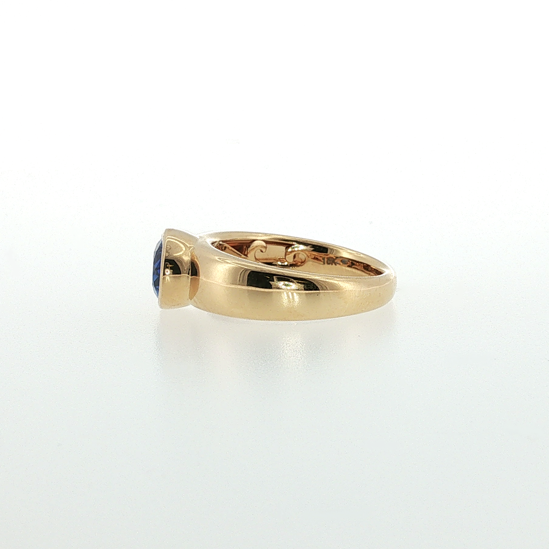 Springer's Solitaire Rings Vlora x Legacy 18k Yellow Gold East-West Oval Sapphire Bezel Ring