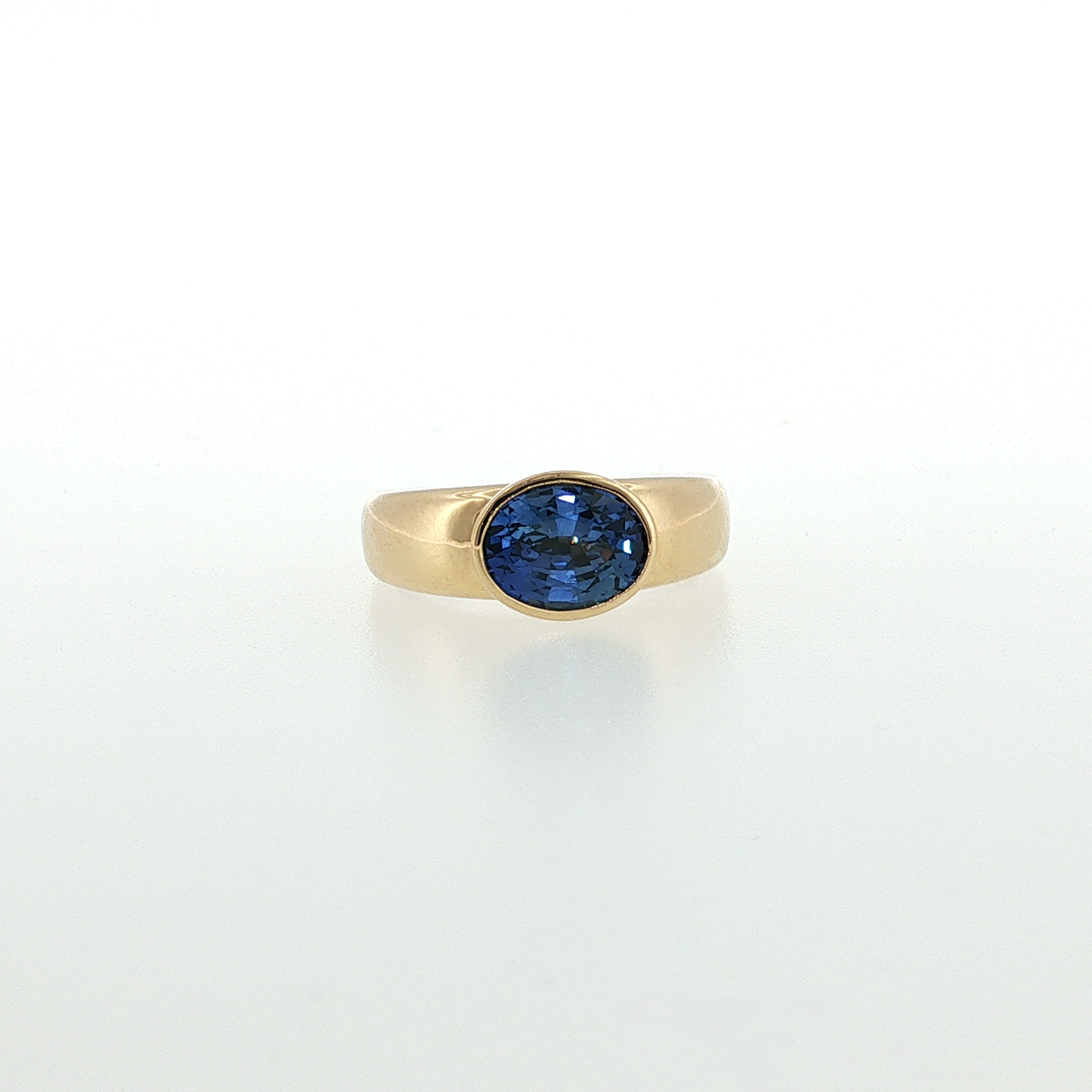 Springer's Solitaire Rings Vlora x Legacy 18k Yellow Gold East-West Oval Sapphire Bezel Ring