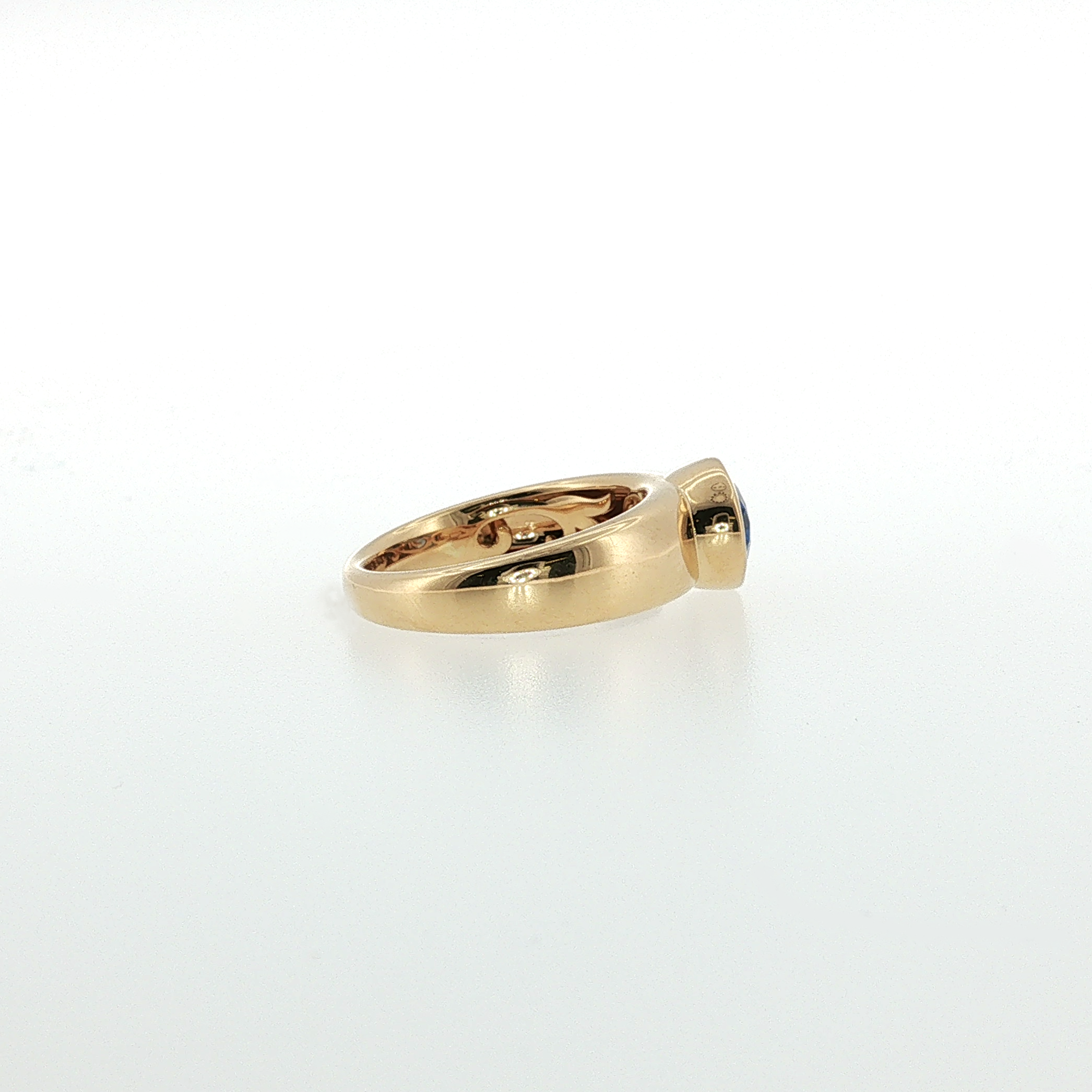 Springer's Solitaire Rings Vlora x Legacy 18k Yellow Gold East-West Oval Sapphire Bezel Ring