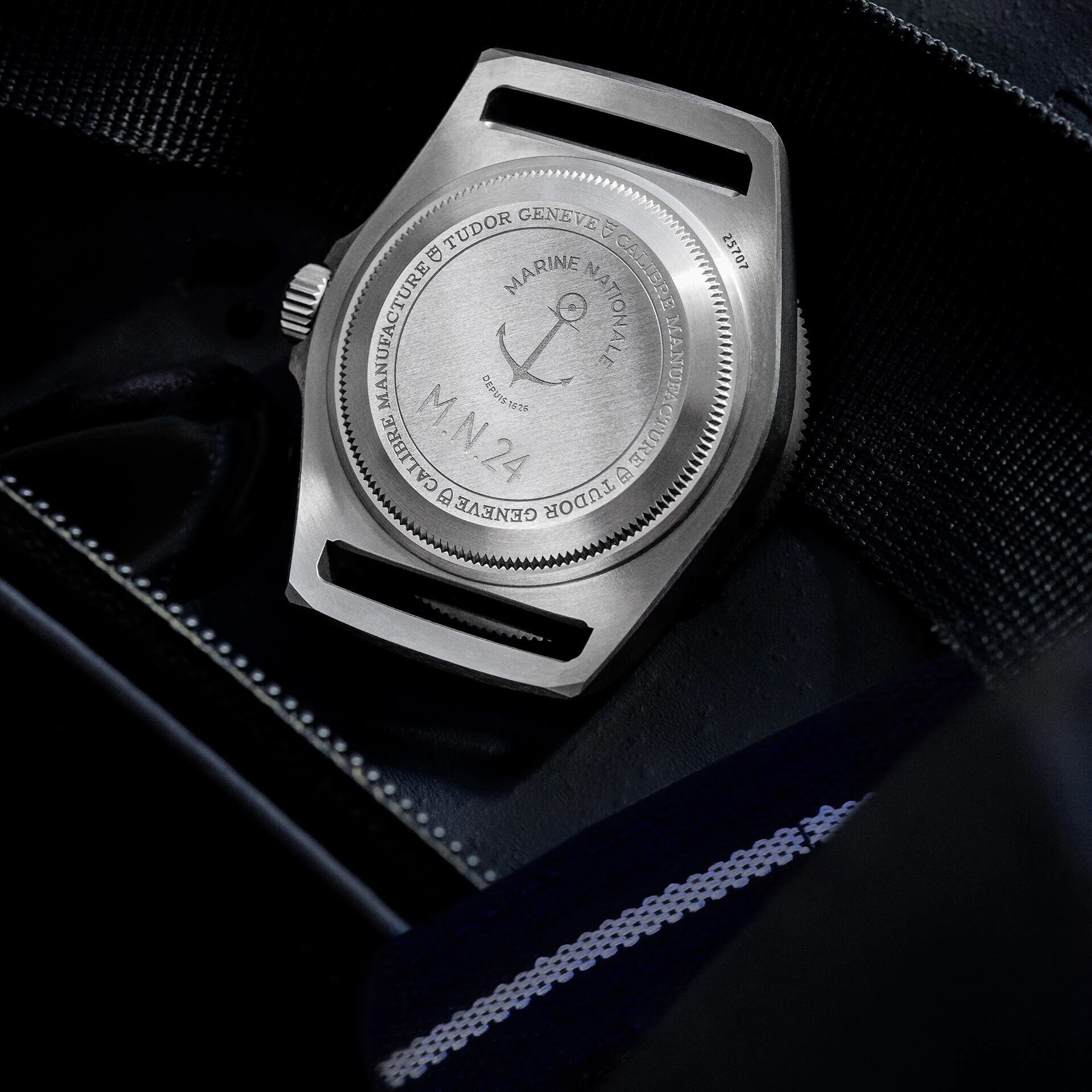 TUDOR Watch TUDOR Pelagos FXD 42mm Titanium Case, Navy Dial, Fabric Bracelet (M25707B/24-0001)